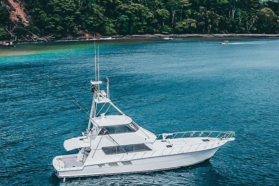 Boat Charter Big Thunder - Tortuga Island / Party Boat from Herradura/Jaco, Costa Rica – Costa Rica Tours